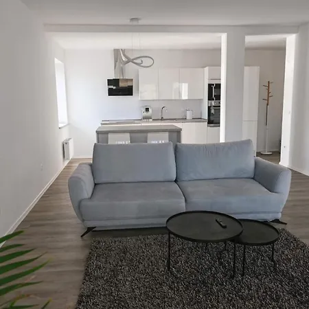 Lorenc Street Daire
